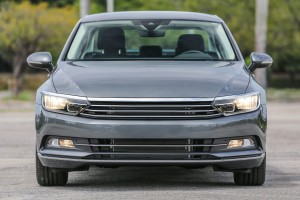 VOLKSWAGEN PASSAT B8 3G 2015-2019 PRZED FACELIFTINGIEM LAMPA PRZECIWMGIELNA PRZEDNIA LEWA 3G0941661E