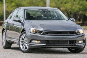 VOLKSWAGEN PASSAT B8 3G 2015-2019 PRZED FACELIFTINGIEM LAMPA PRZECIWMGIELNA PRZEDNIA LEWA 3G0941661E