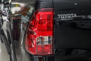 TOYOTA HILUX VIII 2015-2020  PRZED FACELIFTINGIEM TYLNA LAMPA KAROSERYJNA LEWA 815600K270 