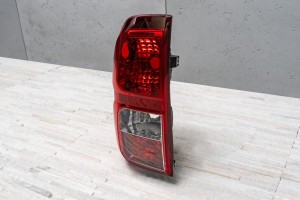 TOYOTA HILUX VIII 2015-2020 PRZED LIFTINGIEM TYLNA LAMPA KAROSERYJNA LEWA 815600K270