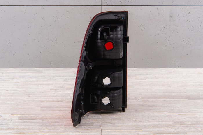 TOYOTA HILUX VIII 2015-2020 PRZED LIFTINGIEM TYLNA LAMPA KAROSERYJNA PRAWA 815500K260
