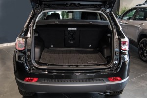 JEEP COMPASS II MP 2017+ PÓŁKA BAGAŻNIKA WERSJA Z RĘCZNIE OTWIERANĄ KLAPĄ