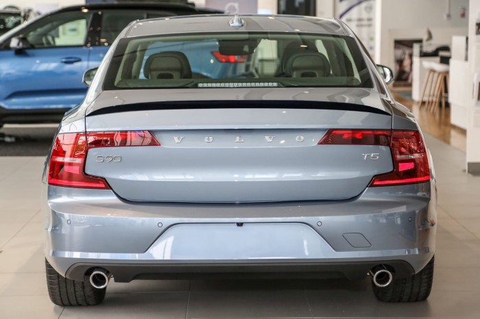 VOLVO S90 2016-2020 PRZED FACELIFTINGIEM SPOILER KLAPY TYLNEJ