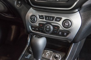 JEEP CHEROKEE V KL 2014-2023 OZDOBNA RAMKA KONSOLI ŚRODKOWEJ