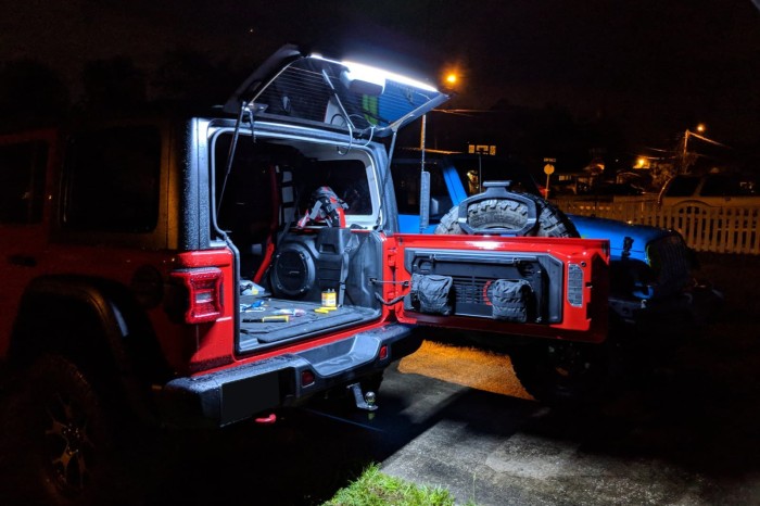 JEEP WRANGLER JK 2007-2018 LAMPA LISTWA LED KLAPY TYLNEJ Z PILOTEM