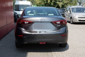 MAZDA 3 III BM 2014-2018 SEDAN DOLNA LISTWA KLAPY BAGAŻNIKA