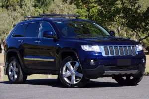 JEEP GRAND CHEROKEE IV WK2 2010-2014 PRZED FACELIFTINGIEM DEKORACYJNA NAKŁADKA SIATKA GRILLA