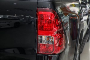 TOYOTA HILUX VIII 2015-2020 PRZED LIFTINGIEM TYLNA LAMPA KAROSERYJNA PRAWA 815500K260