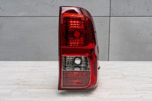 TOYOTA HILUX VIII 2015-2020 PRZED LIFTINGIEM TYLNA LAMPA KAROSERYJNA PRAWA 815500K260