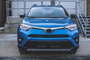 TOYOTA RAV4 IV XA40 2015-2018 PO FACELIFTINGU OZDOBNA LISTWA MASKI