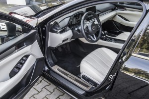 MAZDA 6 III GJ 2012+ GÓRNE WEWNETRZNE LISTWY PROGOWE