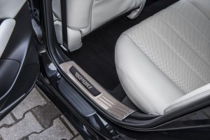 MAZDA 6 III GJ 2012+ GÓRNE WEWNETRZNE LISTWY PROGOWE