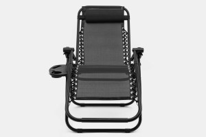 SKŁADANY LEŻAK Z PODNÓŻKIEM, ZAGŁÓWKIEM I STOLIKIEM NA NAPOJE CZARNY