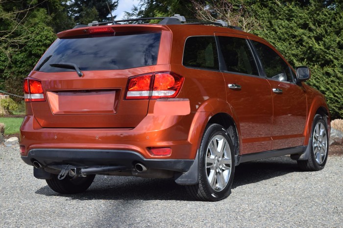 DODGE JOURNEY I 2010-2020 PO FACELIFTINGU PRAWA ZAŚLEPKA ODBLASKOWA TYLNEGO ZDERZAKA 57010720AC
