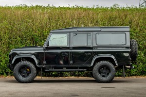LAND ROVER DEFENDER 110 STOPNIE BOCZNE CZARNE MODEL STYL SVX