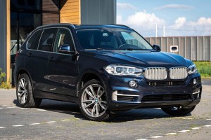 BMW X5 F15 2013-2018 DEKORACYJNA LISTWA PRAWEJ KRATKI ZDERZAKA 51117303114