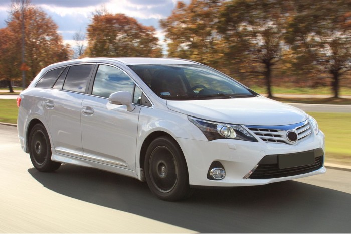 TOYOTA AVENSIS III T270 KOMBI 2009-2018 LAMPA PRZECIWMGIELNA PRZEDNIA PRAWA 195921112