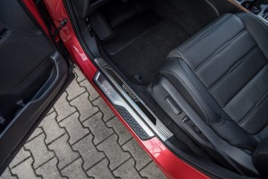 HONDA CR-V V 2018-2023 WEWNĘTRZNE GÓRNE LISTWY PROGOWE