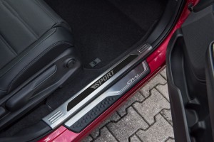 HONDA CR-V V 2018-2023 WEWNĘTRZNE GÓRNE LISTWY PROGOWE