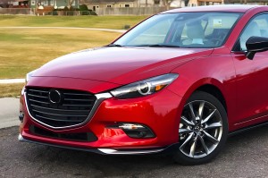 MAZDA 3 III BN 2016-2018 PO FACELIFTINGU LISTWA PRZEDNIEJ LAMPY PRZECIWMGIELNEJ PRAWA B63B50C12