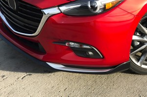 MAZDA 3 III BN 2016-2018 PO FACELIFTINGU LISTWA PRZEDNIEJ LAMPY PRZECIWMGIELNEJ PRAWA B63B50C12