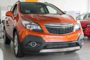 OPEL MOKKA I A J13 2012-2016 PRZED FACELIFTINGIEM LAMPA PRZECIWMGIELNA PRZEDNIA P=L 25829654