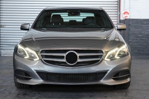 MERCEDES E-CLASS W212 2013-2016 PO LIFTINGU CHROMOWANA LISTWA PRZEDNIEGO ZDERZAKA ŚRODKOWA A2128852474