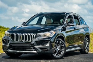 BMW X1 F48 2015-2022 LISTWA PRZEDNIEGO BŁOTNIKA LEWA 51777332337