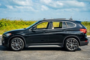 BMW X1 F48 2015-2022 LISTWA PRZEDNIEGO BŁOTNIKA LEWA 51777332337