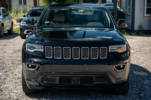 JEEP GRAND CHEROKEE IV WK2 2017-2021 PO DRUGIM FACELIFTINGU KRATKA ATRAPA PRZEDNIEGO ZDERZAKA Z TEMPOMATEM 68310774AB