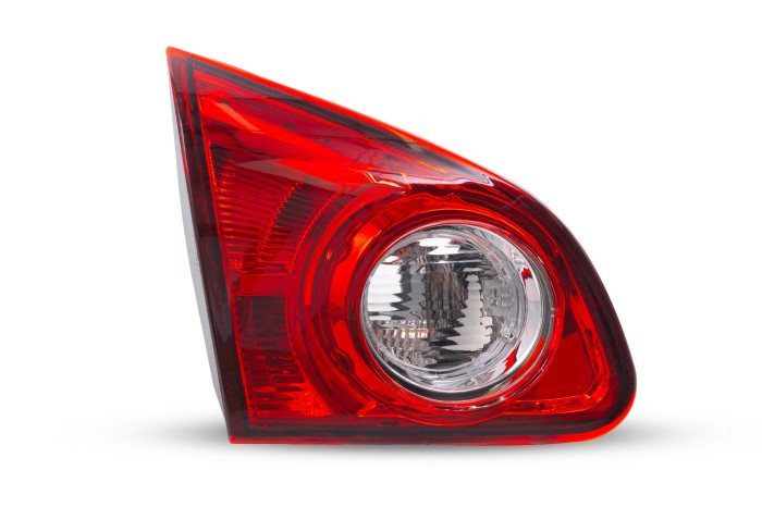 NISSAN QASHQAI I J10 2007-2010 PRZED FACELIFTINGIEM LAMPA TYLNA W KLAPĘ LEWA 26550JD800