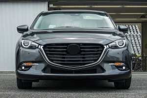 MAZDA 3 III BN 2016-2018 PO FACELIFTINGU LISTWA PRZEDNIEJ LAMPY PRZECIWMGIELNEJ LEWA B63B50C22 / BANE50C22