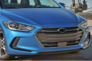 HYUNDAI ELANTRA VI AD 2015-2018 PRZED FACELIFTINGIEM LAMPA PRZEDNIA PRAWA 92102F2020