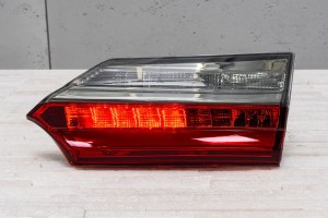 TOYOTA COROLLA XI E16 2016-2019 PO FACELIFTINGU LAMPA LED W TYLNĄ KLAPĘ PRAWA 8158002A30