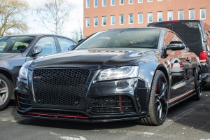AUDI RS5 8T 2010-2012 PRZED FACELIFTINGIEM RAMKA GRILLA CZARNA 8T0853651