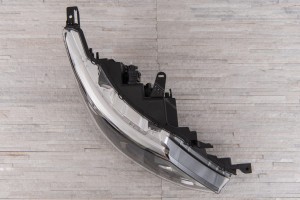 NISSAN QASHQAI II J11 2014-2017 PRZED FACELIFTINGIEM LAMPA PRZEDNIA PRAWA Z LED 260604EH0A