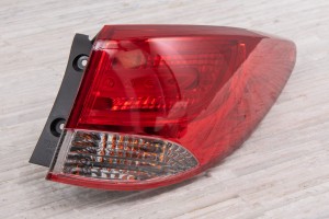 HYUNDAI ix35 LM 2010-2013 PRZED FACELIFTINGIEM KAROSERYJNA LAMPA TYLNA PRAWA 924022S520