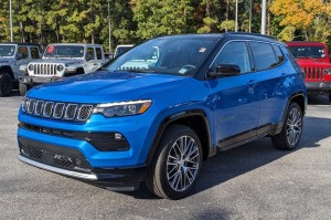 JEEP COMPASS II MP 2020+ PO FACELIFTINGU LAMPA PRZECIWMGIELNA PRZEDNIA LED P=L 68470159AA