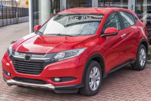 HONDA HR-V II RU 2015-2018 PRZED FACELIFTINGIEM KRATKA PRZEDNIEGO ZDERZAKA ŚRODKOWA GRILL 71103T7JH00