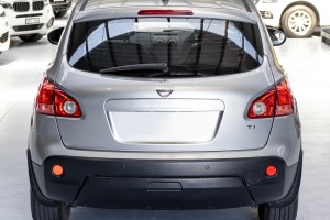 NISSAN QASHQAI I J10 2007-2010 PRZED FACELIFTINGIEM LAMPA TYLNA W KLAPĘ LEWA 26555JD800