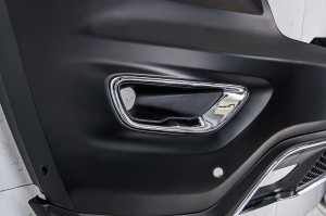 JEEP GRAND CHEROKEE IV WK2 2017-2021 DRUGI FACELIFTING KOMPLETNY ZDERZAK PRZEDNI Z PDC BEZ SPRYSKIWACZY Z GRILLEM 68333498AA
