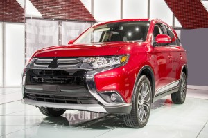 MITSUBISHI OUTLANDER III GF 2016-2019 PO PIERWSZYM FACELIFTINGU ZDERZAK PRZEDNI 6410G227ZZ