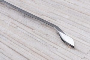 VOLKSWAGEN TOUAREG II 7P 2014-2018 PO FACELIFTINGU CHROMOWANA LISTWA PRZEDNIEGO ZDERZAKA ŚRODKOWA DOLNA 7P6853079