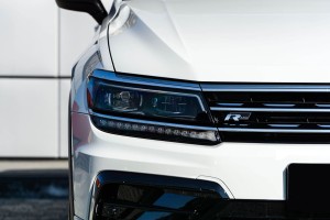 VOLKSWAGEN TIGUAN II R-LINE 2016-2020 PRZED FACELIFTINGIEM ZAŚLEPKA PRZEDNIEGO HAKA HOLOWNICZEGO 5NA807241A / 5NA807155