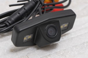 HONDA CIVIC VIII 2006-2011 KAMERA COFANIA Z LAMPĄ