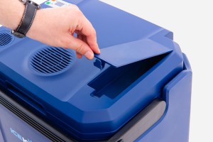 LODÓWKA TURYSTYCZNA IK-17-35L 35 L Z FUNKCJĄ GRZANIA DO +65° 12V USB 5V GŁOŚNIK BLUETOOTH NIEBIESKA + GRATIS