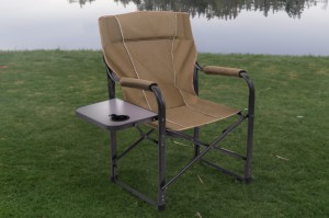 SKŁADANE KRZESŁO TURYSTYCZNE ZE STOLIKIEM NA NAPOJE BRĄZOWE
