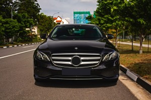 MERCEDES E-CLASS W213 2016-2020 PRZED FACELIFTINGIEM RAMKA GRILLA CHROMOWANA A2138850200