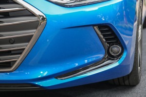 HYUNDAI ELANTRA VI AD 2015-2018 PRZED FACELIFTINGIEM KRATKA ZDERZAKA ZAŚLEPKA LAMPY PRZEDNIA LEWA 86563F2300