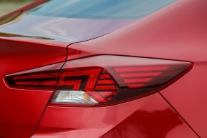 HYUNDAI ELANTRA VI AD 2018-2020 PO FACELIFTINGU KAROSERYJNA LAMPA TYLNA PRAWA 92402F2500